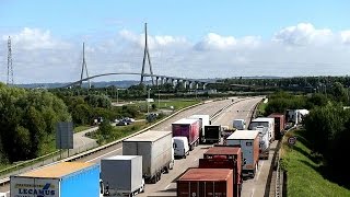 Des éleveurs en colère bloquent le pont de Normandie [upl. by Akemad]