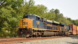 Railfan Shortie CSX 1827 BampO Heritage Unit leading a very short I135 just East of Walkerton Indiana [upl. by Zsazsa592]