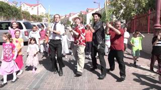 Shakin the Lulav Sukkot song [upl. by Haisoj]