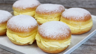 Berliner mit Vanillefüllung  Kreppel mit Vanillepudding [upl. by Cook]