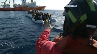 Sur les bateaux qui sauvent les migrants en Méditerranée [upl. by Atsyrc]