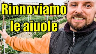 Preparazione orto primaverile senza lavorare il terreno Rinnovo aiuole e rabbocco compost [upl. by Bierman]