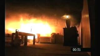 Christmas tree fire destroys a living room in under a minute [upl. by Eigger]