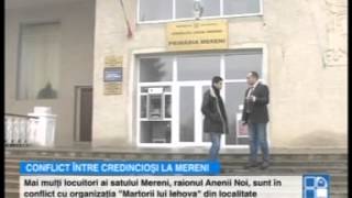 Scandal la Mereni Mai mulţi locuitori ai satului sunt în conflict cu quotMartorii lui Iehovaquot [upl. by Zelikow]