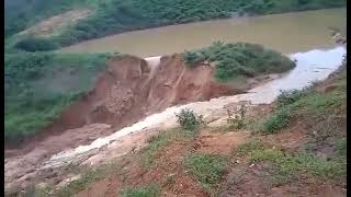 Barragem se rompe com fortes chuvas na Bahiaentre Anagé e vitória da conquista [upl. by Pardoes829]