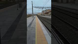 Tren media distancia llegando a la estación de Villena Alicante España🇪🇸🇪🇸 [upl. by Lalitta54]