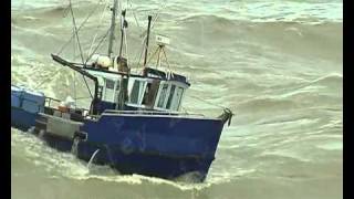 Fishing boats nearly capsize entering the Greymouth River aka Guy brings in boat like a rock star [upl. by Nadeen]