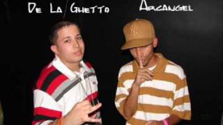 Arcangel y de la Ghetto  Ella me enloquece bailando [upl. by Anipsed]