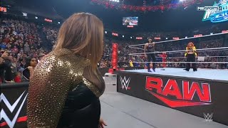 Becky Lynch Rhea Ripley amp Nia Jax se atacan  WWE Raw 12022024 En Español [upl. by Nollid]