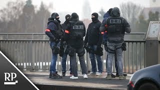 TerrorAnschlag in Straßburg Polizei sichert Grenze zu Deutschland [upl. by Yrram]