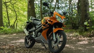 Honda CBR 125R  First impressions 060mph [upl. by Vernier221]