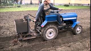 Traktor sam mały PGR in Owsiszcze sadzenie ziemniaków [upl. by Oleic]