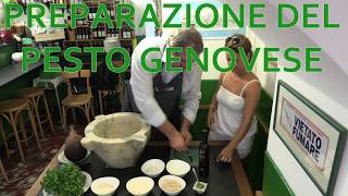 Preparazione del pesto genovese con Roberto Panizza [upl. by Anoirtac]