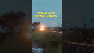 Argo Cheribon Vs Argo Parahyangan keretaapi shorts videokeretaindonesia [upl. by Porush8]