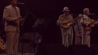 Compay Segundo  Saludo Compay Live Olympia París 1998 [upl. by Valleau632]