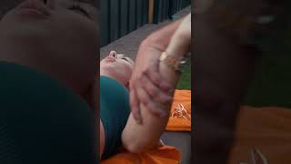 ELIMINATING SCOLIOSIS THROUGH CHIROPRACTIC SESSIONS WORKING WITH THE FEET [upl. by Aihseken911]