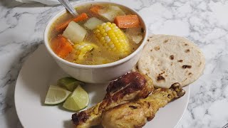 Sopa De Pollo Salvadoreña En Usa Dos Salvadoreñas [upl. by Nena571]