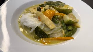 ￼Grünes Thai Curry mit Reisnudelnแกงเขียวหวานไก่กับขนมจีน￼green Thai curry [upl. by Gerg]