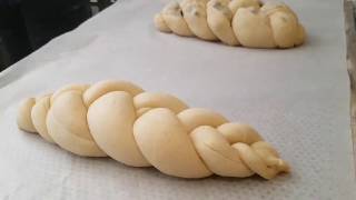 Tressage de la Challah  3 brins [upl. by Burwell785]