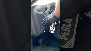 Este hidratador de plásticos es perfecto para tu Auto 🤓🚘 limpiador shortsviral shortvideos [upl. by Bouldon]