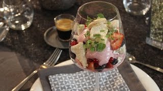 Het Perfecte Feestmenu  Julie Baekelandt Meringue met mousse van rood fruit [upl. by Lesnah]