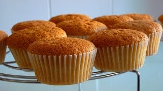 Receta básica de Cupcakes  Como hacer Bizcocho para Cupcakes Fácil [upl. by Nosnev]