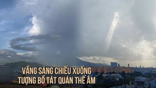 Vầng sáng chiếu xuyên đám mây xuống tượng Bồ Tát Quán Thế Âm có đặc biệt [upl. by Plotkin721]