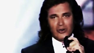 Engelbert HumperdinckQuiereme MuchoYours  Live [upl. by Hescock]