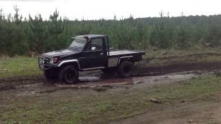 SICK75 V8 304 injected 75 Series Landcruiser [upl. by Nongim]