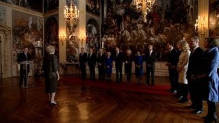 Beëdiging nieuw kabinet ten overstaan van de Koningin 2012 [upl. by Neelasor444]