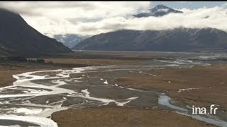 NouvelleZélande Ile du Sud  rivières glacières [upl. by Attenwahs521]