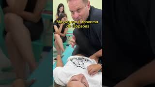 Massagem transversa do músculo íliopsoas  Osteopatia [upl. by Eireva]