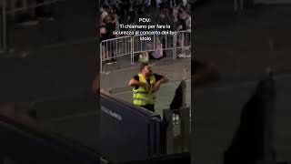 Ragazzo della sicurezza al concerto di ULTIMO canta le sue canzoni🗣️🎤 trending concert viralvideo [upl. by Daloris]