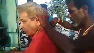 It was touchy to get my haircut done from a roadside Barber in a small village of Bihar [upl. by Nawj]