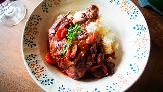 Como fazer coq au vin frango ao vinho tinto francês [upl. by Zebadiah]