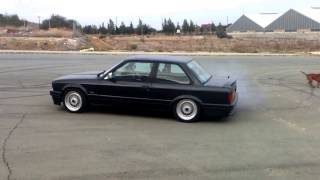 BMW E30 325i DONUTS  DRIFT [upl. by Ait]