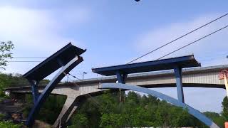 Montage einer Stahlbogenbrücke durch Ineinanderkippen beider Brückenhälften [upl. by Hanikas]