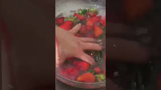 Cómo lavar las fresas 🍓 [upl. by Negam]