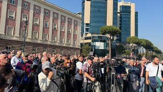 Pensionistët në protestë para Kryeministrisë cfare i kerkojnë Edi Ramës A kanë të drejtë [upl. by Lockhart]