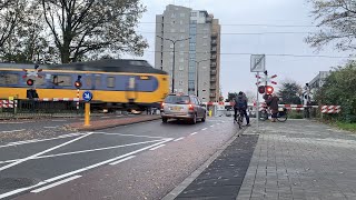 Spoorwegovergang Leiden  Dutch railroad crossing [upl. by Nnyled]