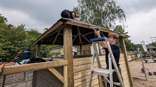 Kippenhok Hooiberg Bouwpakket kap in elkaar zetten [upl. by Schinica364]