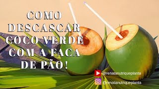 Como descascar coco verde com a faca de pão [upl. by Aerdua]