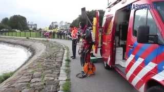 Brandweerduiker redt vrouw uit het water  Maasboulevard Vlaardingen [upl. by Venable790]