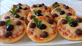 ميني بيتزا بعجينة اخف من الريشة و بالصلصة الأصلية للبيتزا🍕🍕🍕 ميني بيتزا تحفة و لذيذة جدا [upl. by Suolekcin367]