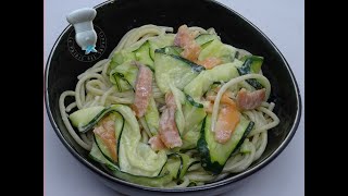 Recette de pâtes saumon courgette [upl. by Ellehcin]