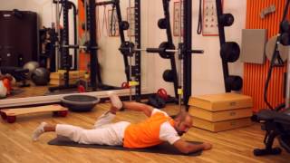 STRETCHING RETTO DEL FEMORE  ALLUNGAMENTO quadricipite prono [upl. by Sheela660]