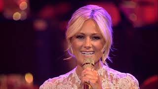 Helene Fischer  Weihnachten  Live aus der Hofburg Wien mit dem Royal Philharmonic Orchestra [upl. by Euqinorev]