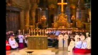 Benedetto XVI Eccoci nella chiesamadre della diocesi di Parigi la cattedrale di NotreDame [upl. by Beaver258]