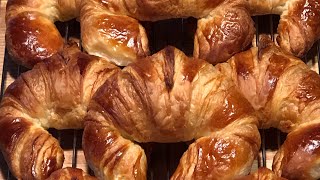 Croissants au beurre fait à la maison [upl. by Adnilemreh]