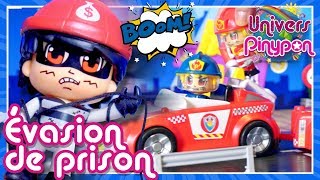 Pinypon Action police et pompiers en mission pour une évasion de prison  Le voleur séchappe  😱 [upl. by Leseil]